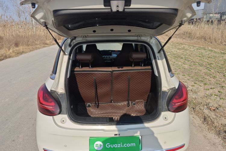 五菱汽车 五菱缤果 2024款 333km 悦享款机舱底盘23