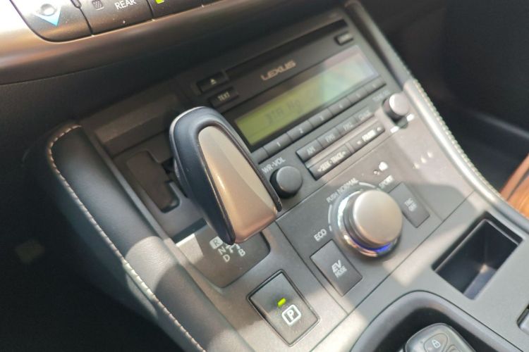 雷克萨斯CT 2014款 CT200h 精英版 单色中控内饰18