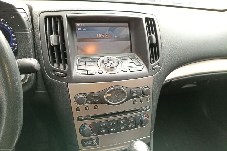 英菲尼迪G系 2013款 G25 Sedan 豪华运动版中控内饰16