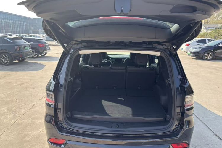 Jeep 指挥官PHEV 2020款 2.0T 插电混动臻享版机舱底盘23