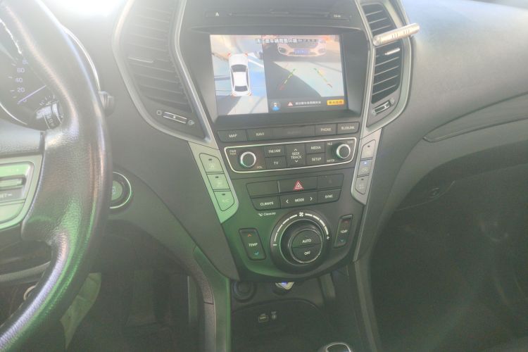 现代 胜达 2017款 2.0T 自动四驱智能型 7座中控内饰16