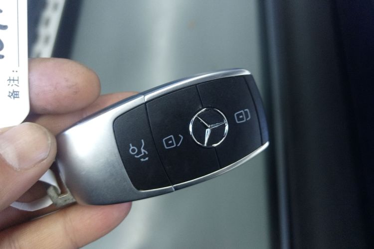 奔驰GLC 2020款 GLC 300 L 4MATIC 动感型中控内饰7001