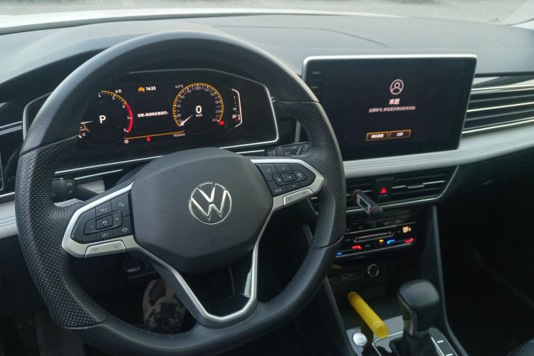 大众 途观L 2024款 300TSI 自动两驱智享版中控内饰12