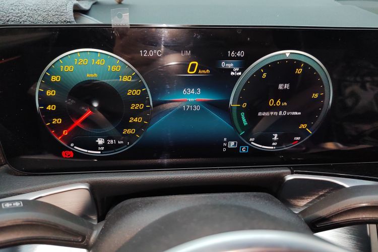 奔驰GLB 2023款 GLB 220 时尚型中控内饰14