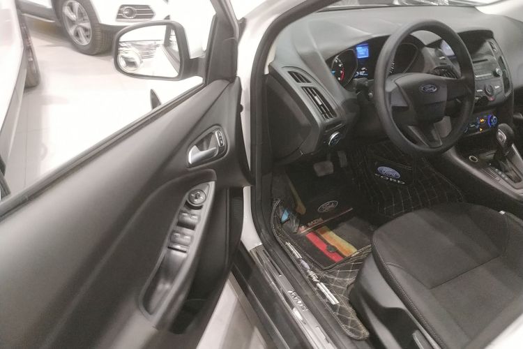 福特 福克斯 2015款 两厢 1.6L 自动舒适型中控内饰7003