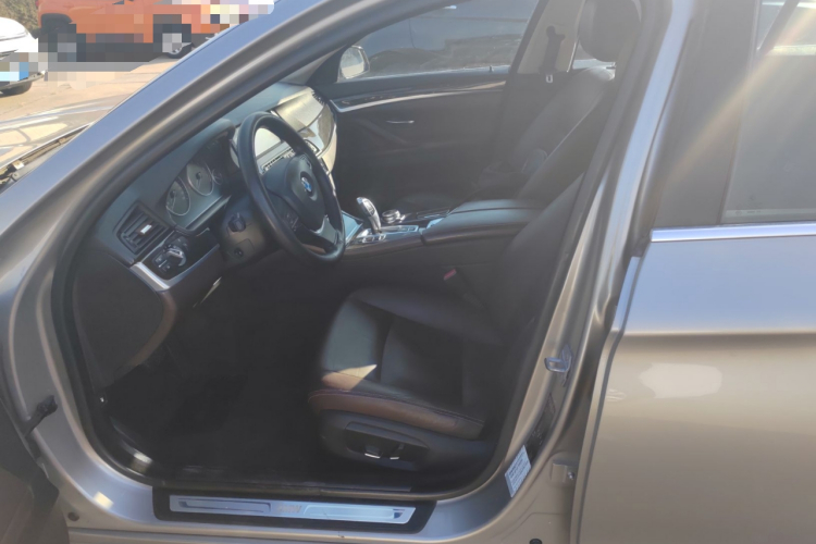 宝马5系 2014款 525Li 领先型中控内饰19