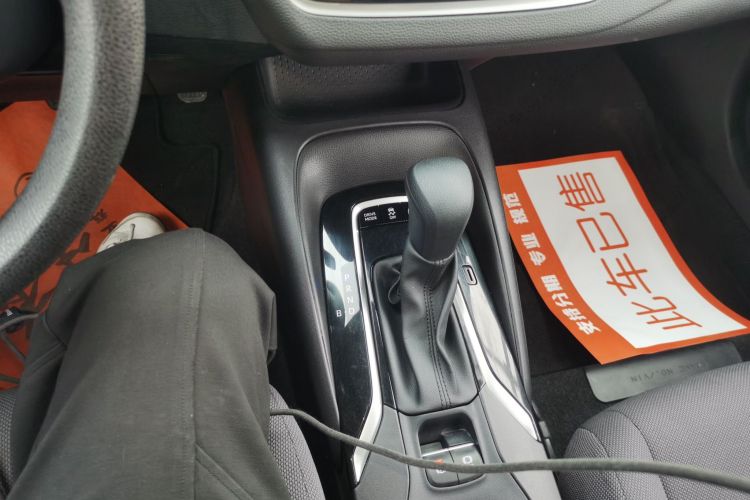 丰田 雷凌 2022款 双擎 1.8H E-CVT领先版局部细节18