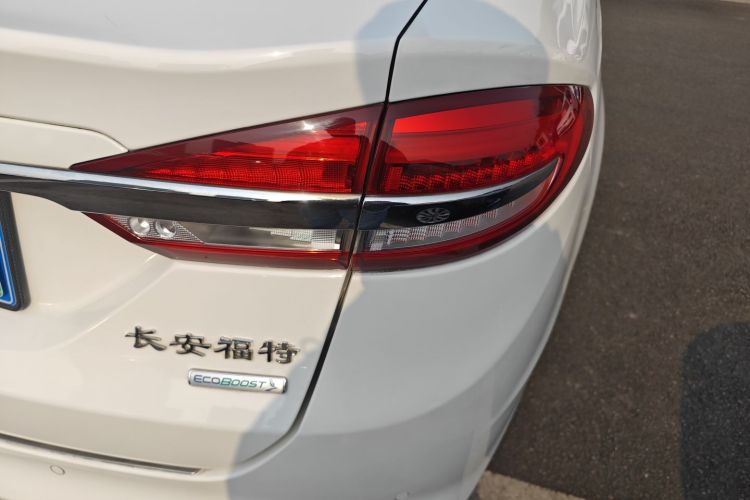 福特 蒙迪欧 2018款 EcoBoost 180 时尚型车身外观9