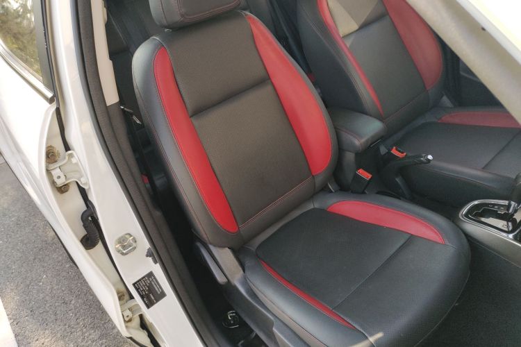 长安CS15 2017款 1.5L 自动豪华天窗版局部细节41