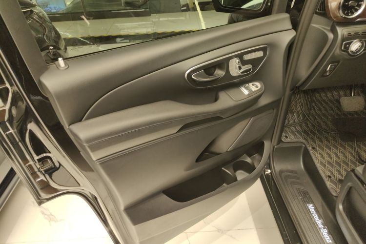 奔驰V级 2021款 V 260 领航版中控内饰47