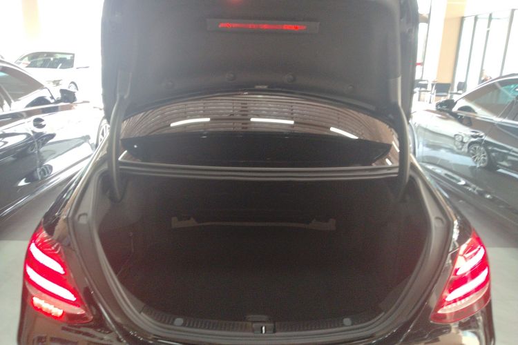 奔驰E级 2020款 E 260 L机舱底盘23