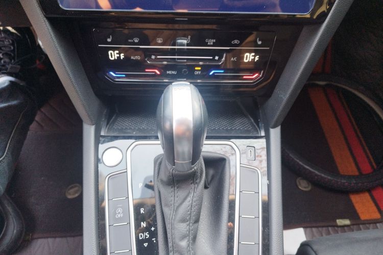 大众 迈腾 2020款 330TSI DSG 豪华型中控内饰18