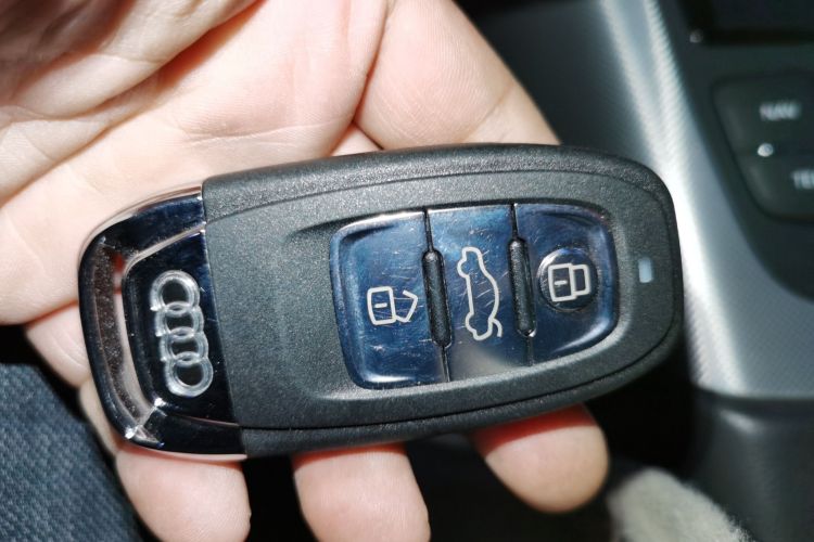 奥迪A6L 2018款 30周年年型 35 TFSI 时尚型中控内饰7001