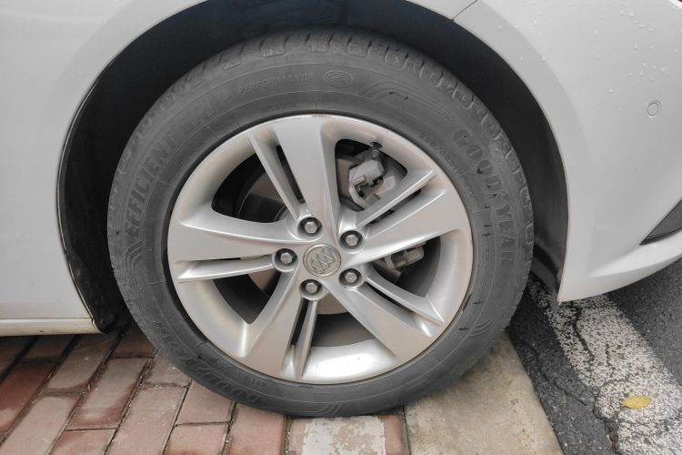 别克 君威 2017款 20T 豪华型车身外观10