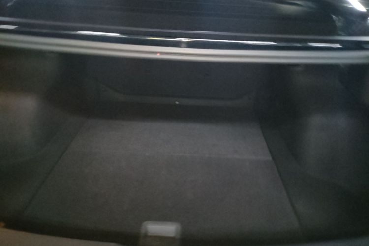 红旗E-QM5 2022款 431km 充电乐享版机舱底盘23