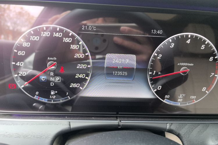 奔驰E级 2018款 E 300 L 豪华型中控内饰14