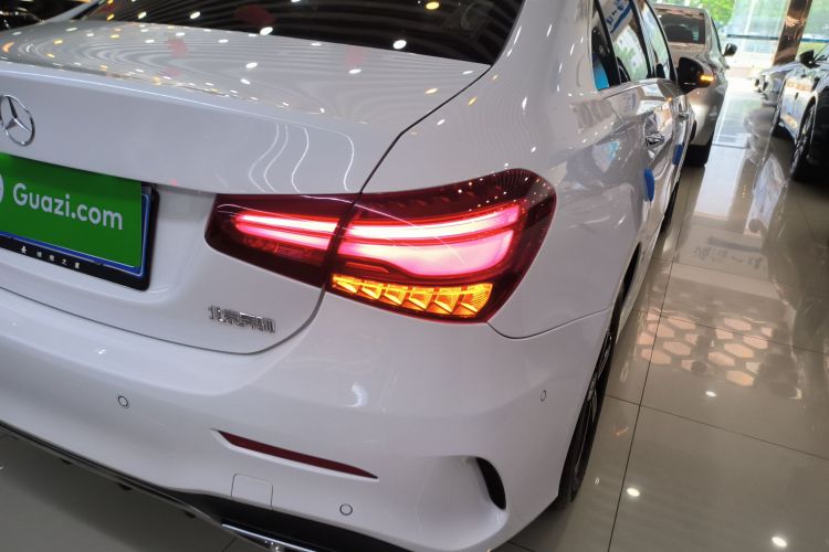 奔驰A级 2025款 A 200 L 时尚型车身外观9
