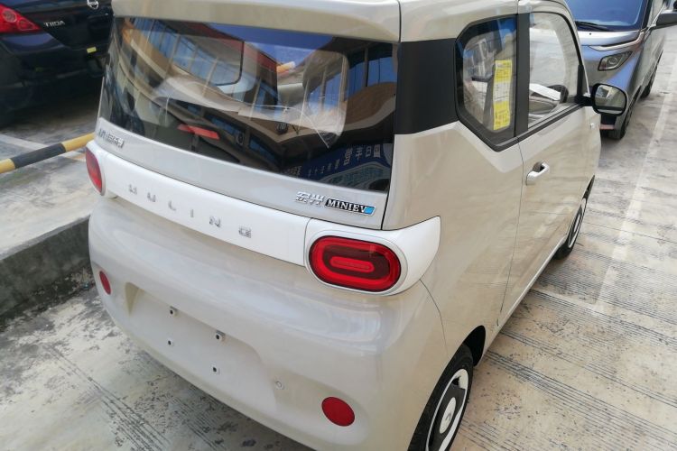 五菱汽车 宏光MINIEV 2024款 第三代 215km 青春版车身外观7