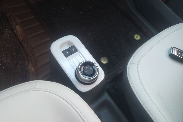 吉利银河 2024款 200km 熊猫骑士中控内饰18