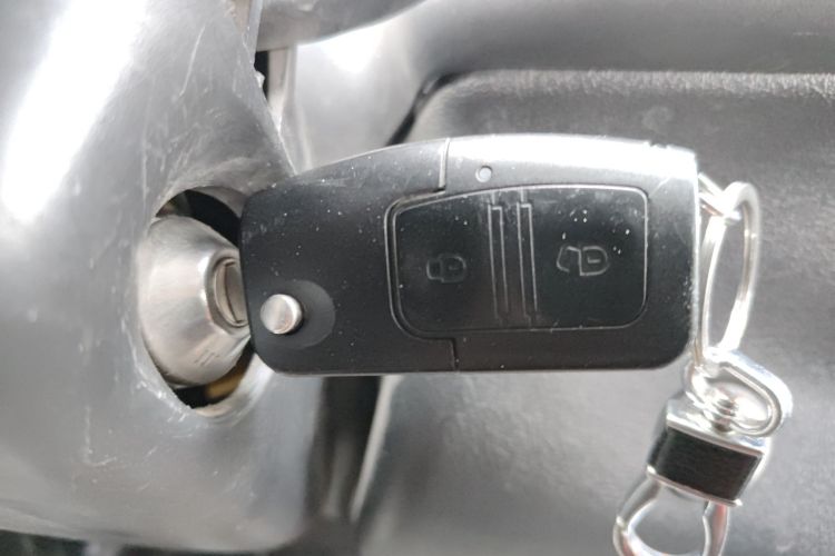 江铃 特顺 2021款 2.8T空间王金牛款短轴中高顶6座柴油国VI JX493中控内饰11