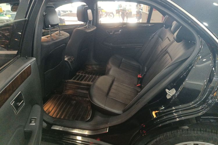 奔驰E级 2015款 E 200 L中控内饰7004