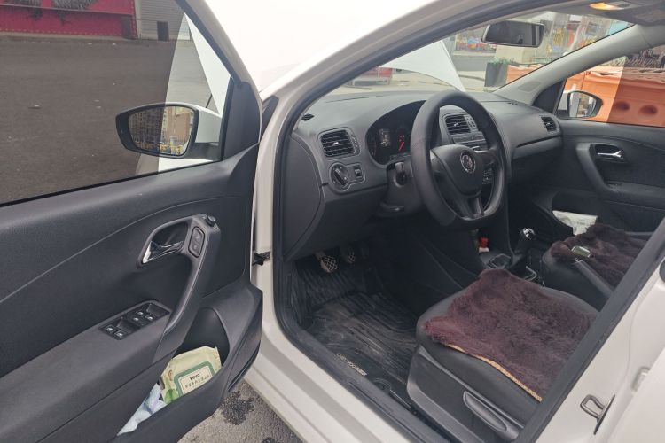 大众 Polo 2016款 1.4L 手动风尚型中控内饰20