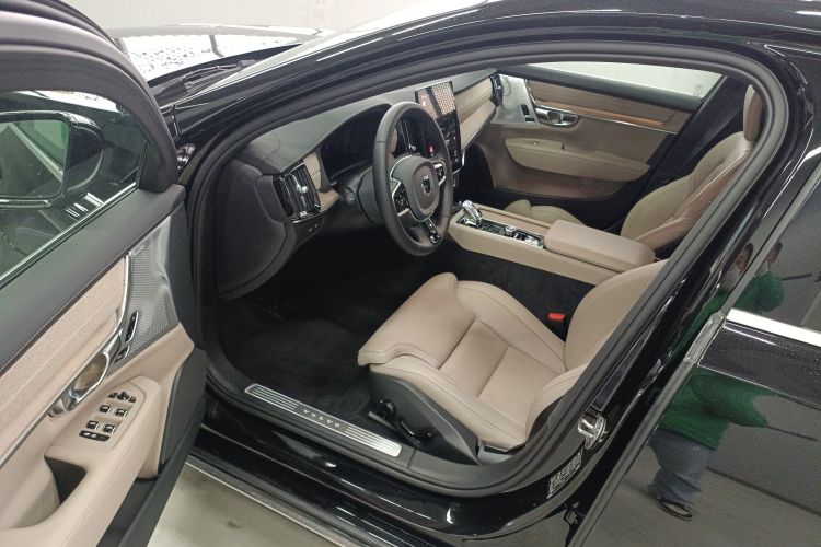 沃尔沃S90新能源 2025款 插电式混动 四驱长续航智雅豪华版中控内饰7003