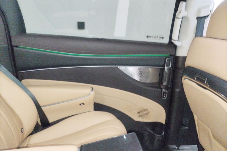 腾势D9 2024款 DM-i 980 四驱尊荣型中控内饰7004