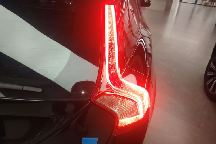 沃尔沃V60 2017款 2.0T Polestar车身外观9