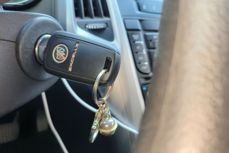 别克 英朗 2014款 XT 1.6L 自动时尚版中控内饰7001