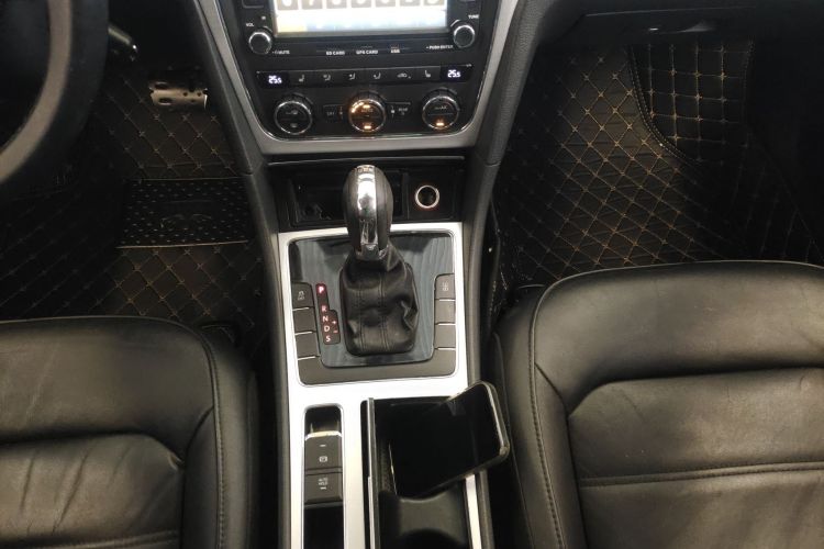 大众 帕萨特 2014款 1.8TSI DSG尊荣版中控内饰18