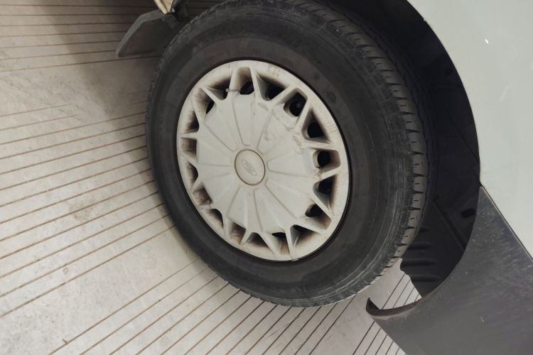 福特 全顺 2019款 2.0T汽油自动多功能商用车短轴低顶6座国VI车身外观10