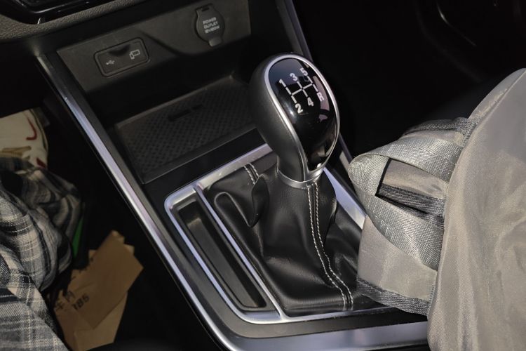 吉利汽车 远景X3 2019款 升级版 1.5L 手动尊贵型中控内饰18