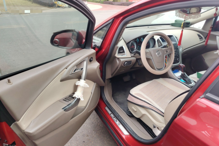 别克 英朗 2013款 GT 1.6L 自动时尚版中控内饰20