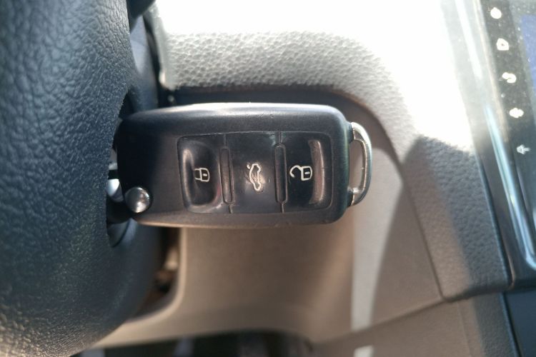 大众 桑塔纳 2016款 1.6L 手动风尚版中控内饰11