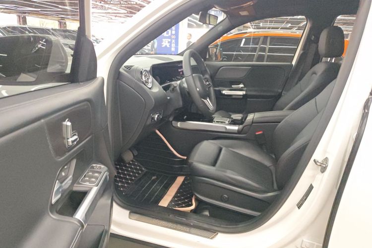 奔驰GLB 2020款 改款 GLB 200 动感型中控内饰20