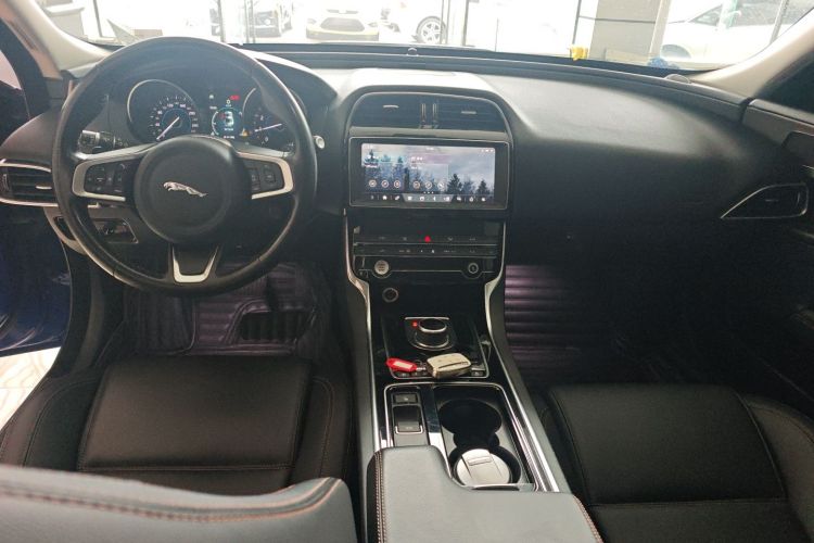 捷豹XEL 2019款 2.0T 200PS 豪华版中控内饰12