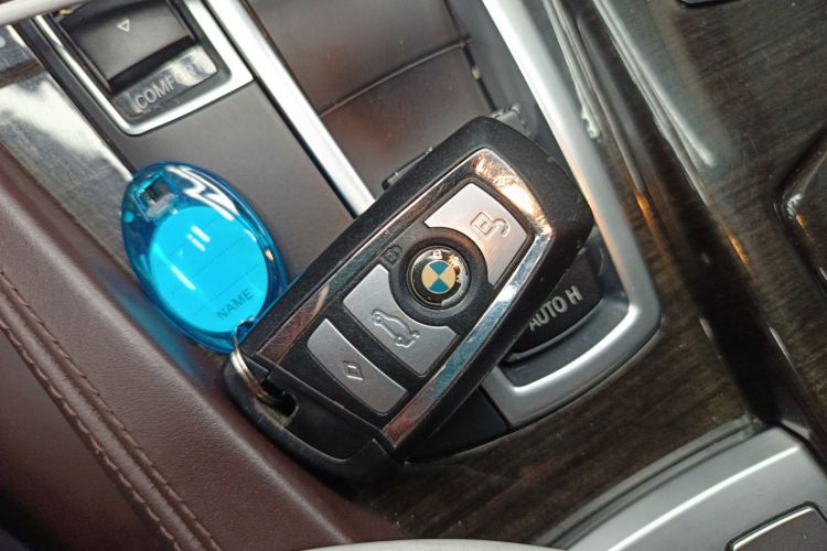 宝马5系 2014款 525Li 豪华设计套装中控内饰7001