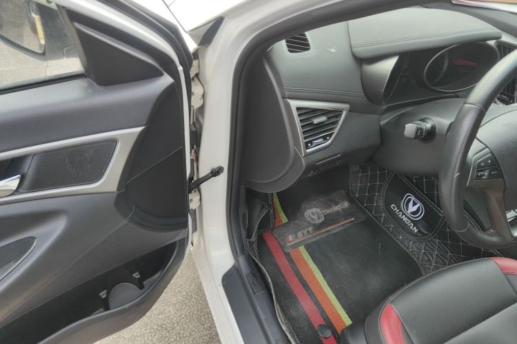 长安 逸动 2016款 XT 1.6L 自动俊酷型中控内饰20