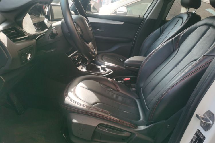 宝马2系旅行车(进口) 2015款 218i 领先型中控内饰19