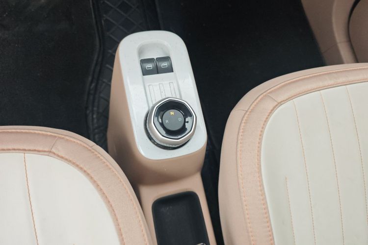 吉利银河 2023款 熊猫mini 200km 耐力熊中控内饰18