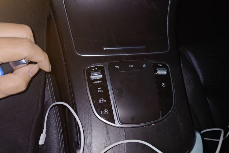 奔驰C级 2021款 C 260 L 运动星耀臻藏版中控内饰18