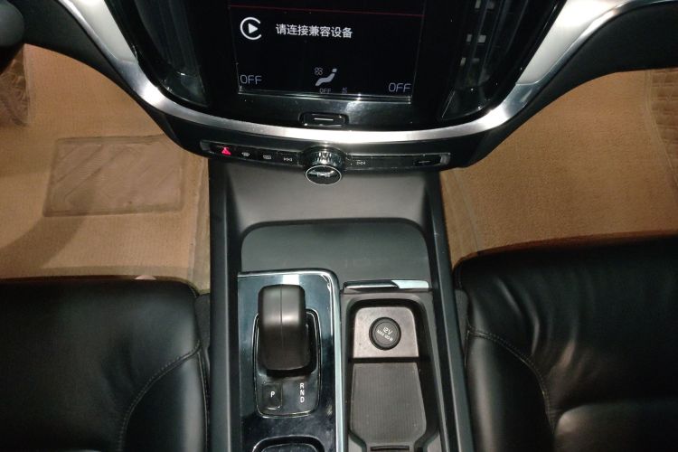 沃尔沃S60 2022款 B4 智逸豪华版中控内饰18