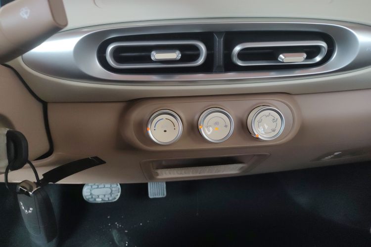 五菱汽车 宏光MINIEV 2025款 四门版 进阶款中控内饰16