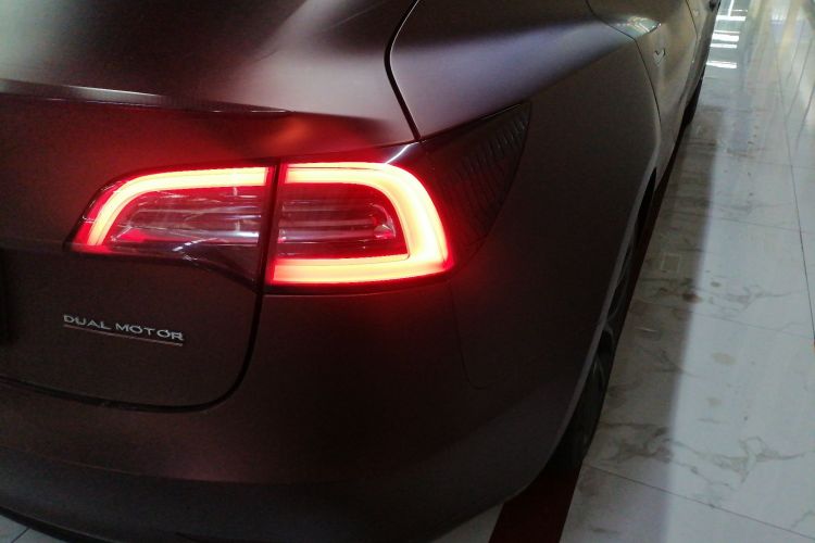 特斯拉 Model 3 2022款 Performance高性能全轮驱动版车身外观6006