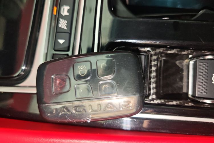 捷豹F-PACE 2018款 2.0T 两驱都市尊享版中控内饰7001