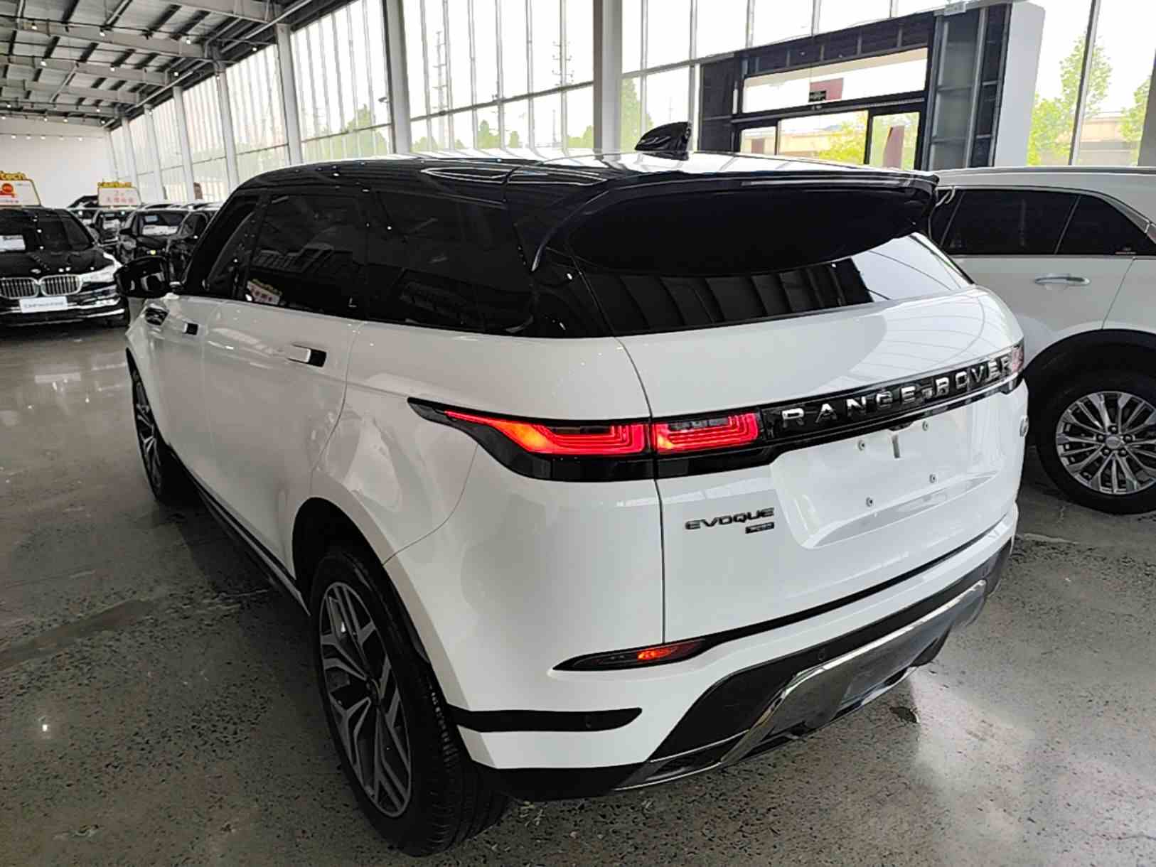 路虎 揽胜极光 2023款 极光L 249PS 豪华版(3)
