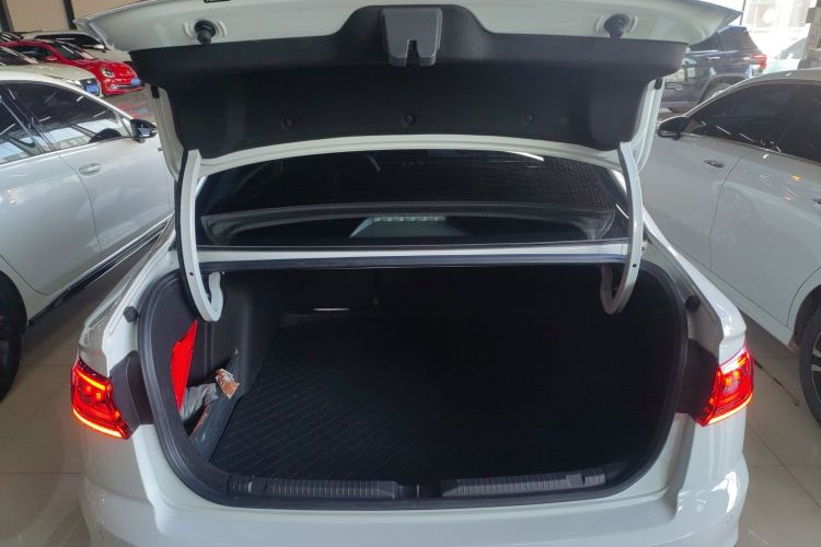 大众 宝来 2023款 300TSI DSG尊行版机舱底盘23