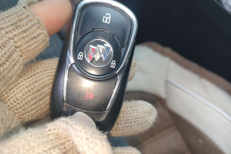 别克 昂科威 2020款 20T 两驱精英型中控内饰11