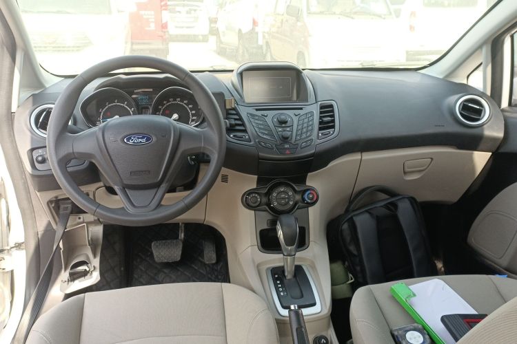 福特 嘉年华 2013款 三厢 1.5L 自动时尚型中控内饰12